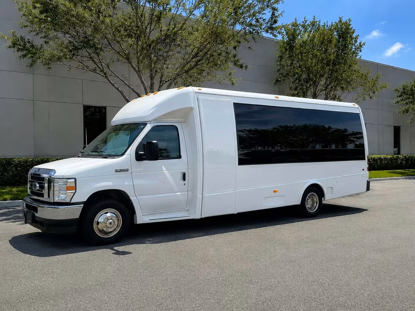 manhattan beach 15 passenger minibus rental
