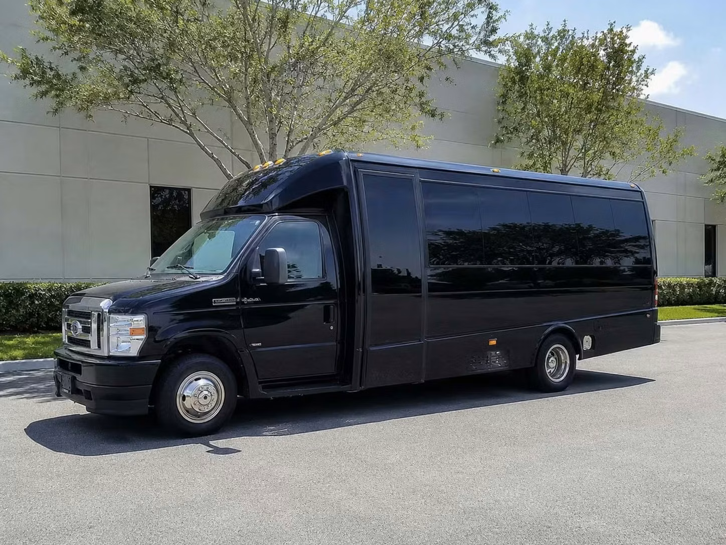 manhattan beach 18 passenger minibus rental