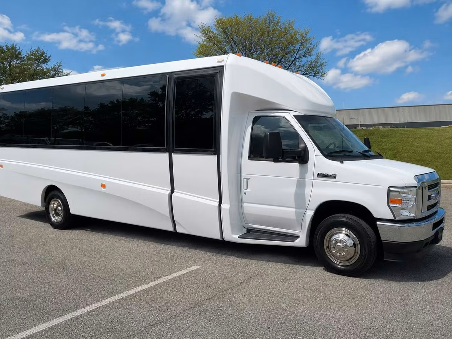 manhattan beach 20 passenger minibus rental