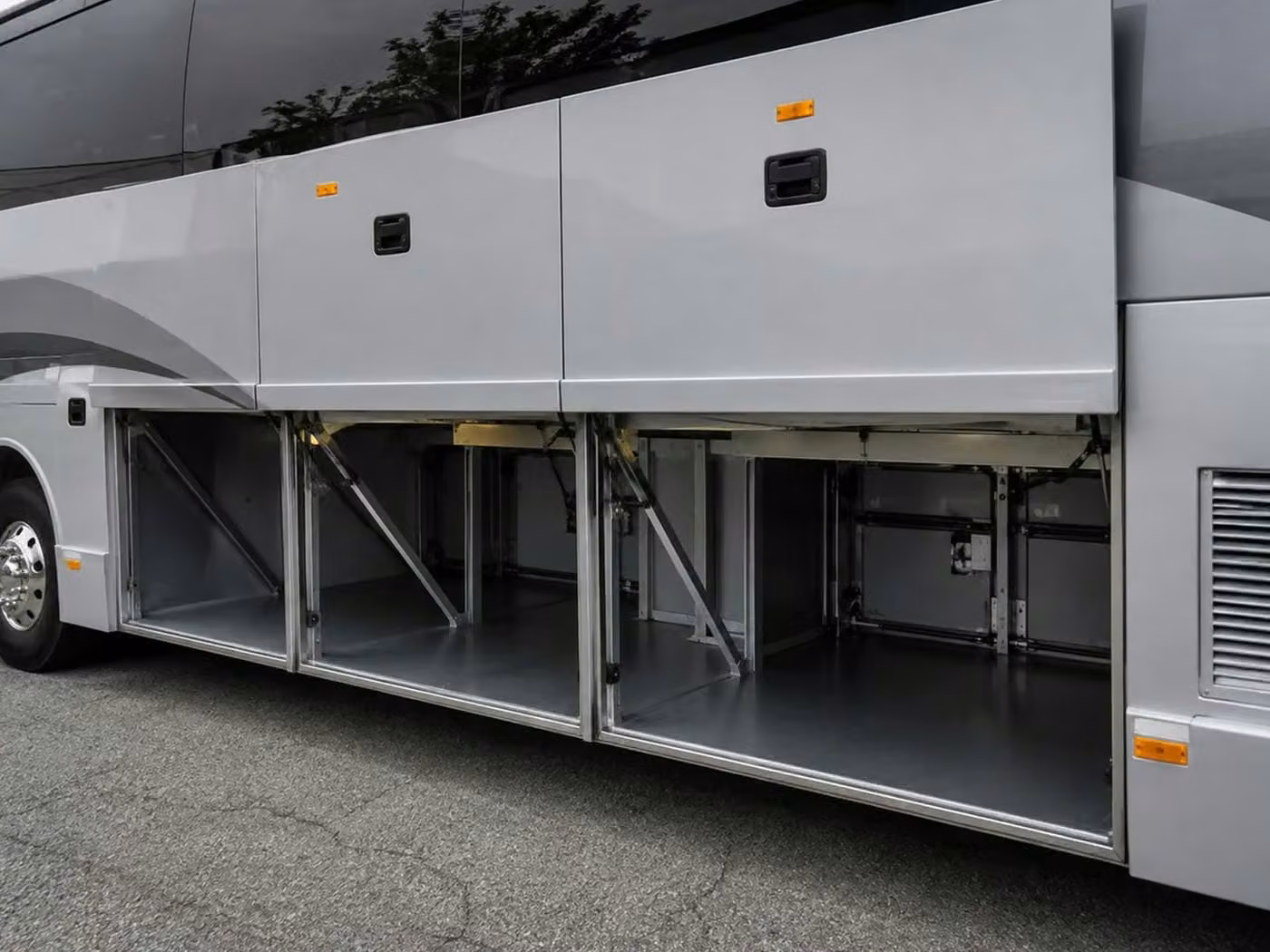 manhattan beach 56 passenger charter bus luggage bays