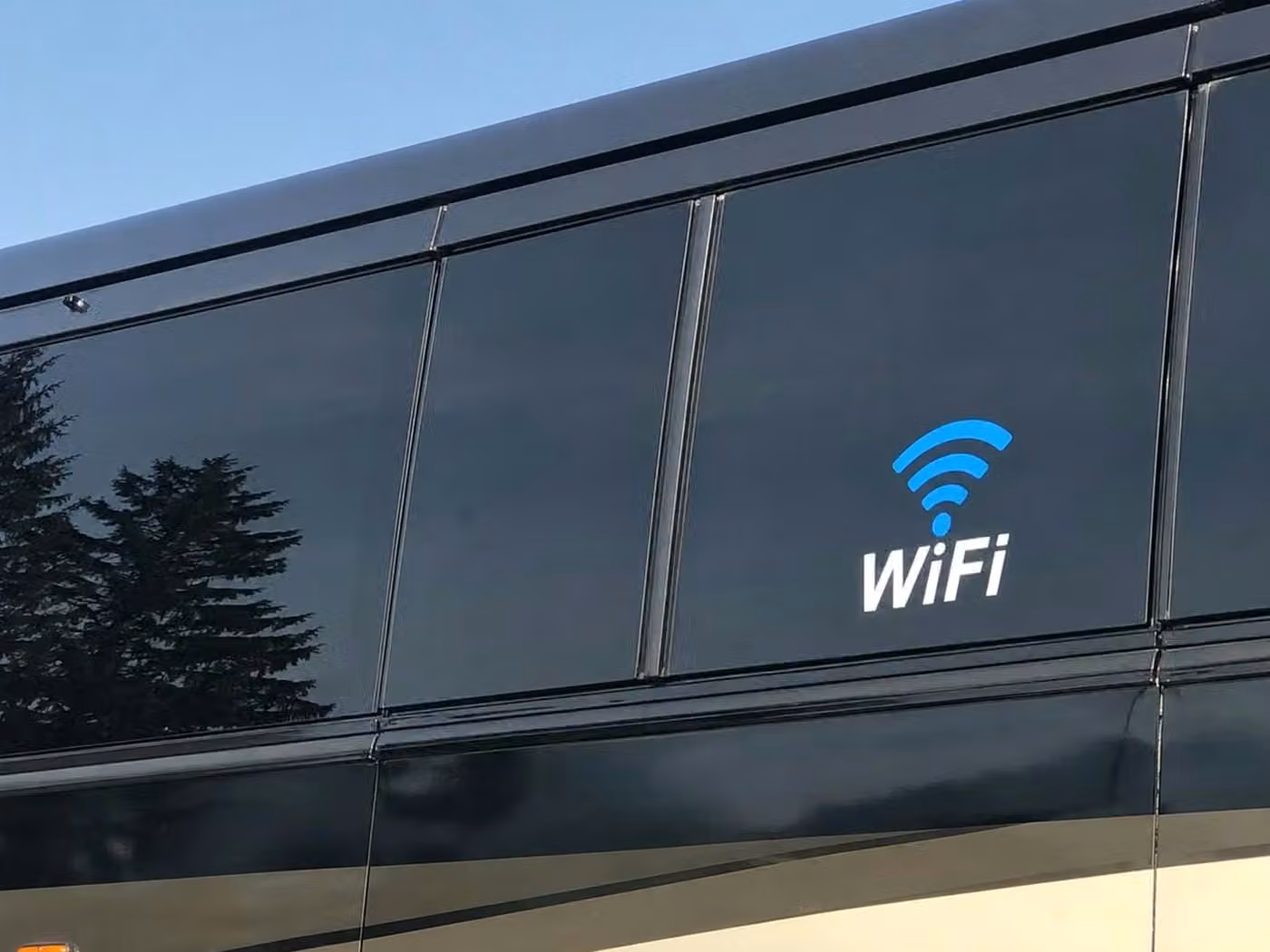 manhattan beach charter bus wifi